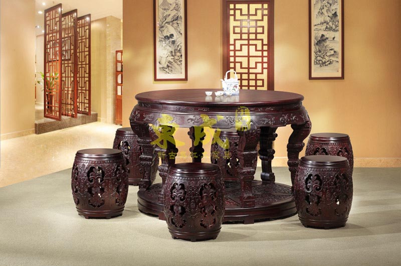 東成紅木1.32米半月形圓臺(tái)